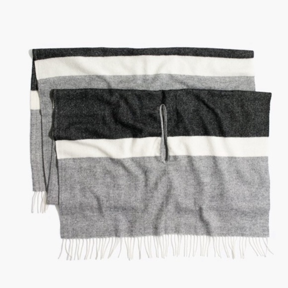 🎉HP🎉 NWT Madewell Grey and White Wool Striped Boho Cape - Picture 4 of 10